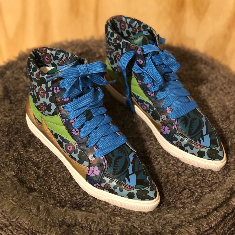 🌟COACH Pointy Toe High Top Sneaker🌟